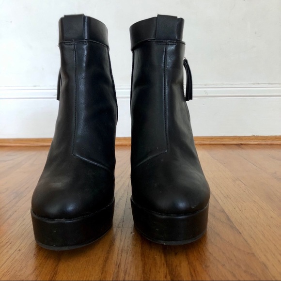 Black Zipper Platform Boots - Picture 2 of 4
